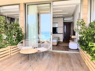 Banana Leaf Beachfront Exotic Room in Batroun - - 6