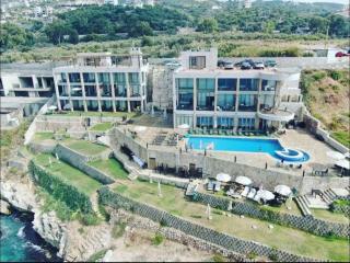Palm Paradise Beachfront Exotic Room in Batroun - - 6