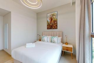 Downtown Views 2 - Gorgeous Three Bedroom - Dubai - 2