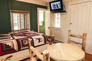 Triple R Cottages- 4 cabin - 7