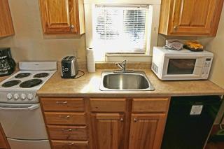 Triple R Cottages- 4 cabin - 5