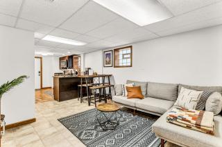 Stylish Garden-Level 2BR: Quiet Neighborhood - 5