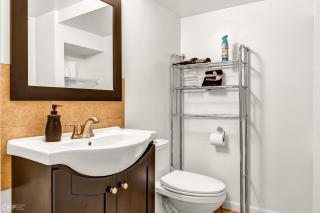 Stylish Garden-Level 2BR: Quiet Neighborhood - 4