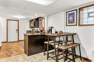 Stylish Garden-Level 2BR: Quiet Neighborhood - 1