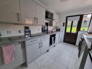 Private room City skyline and mountain views close too belfast centre and airports free parking - Belfast - 2