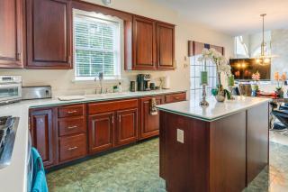 Centrally Located Family Home with Pool - Harleysville - 3
