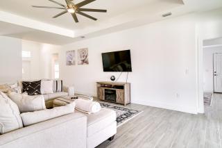 Comfy Lehigh Acres Getaway with Yard and Fireplace - Lehigh Acres - 6