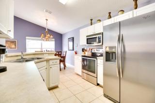 Game Room and Pool Family-Friendly Davenport Home! - Davenport - 4