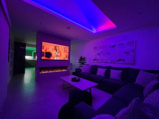 Luxury Property with Hot Tub and Sea Views - Oystermouth - 9
