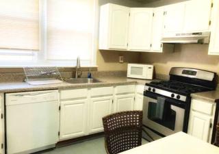 Clover 2900 - Apartment and Rooms with Private Bathroom near Washington Ave South Philly - 0