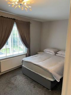 Garland way 2 bed house Sheffield free parking 5 min from m1 - Mosborough - 5