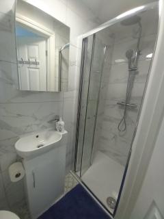 Mari London Holiday Room - Ilford - 4