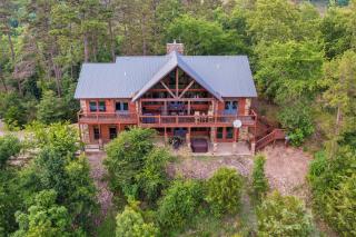 Cabin with Game Room and Hot Tub in Broken Bow! - Broken Bow - 0