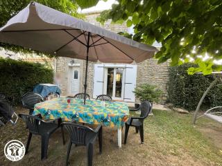 Maison Authentique avec Cour Privée, Wifi et Proximité Activités – Thiré, Vendée - FR-1-426-396 - 2