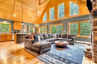 Ski Chalet 6 min to Sunday River - Hot Tub, Home Theater, Game Room, Fire Pit - Sleeps 12 - Bethel - 8