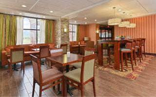 Hampton Inn Muscatine - Muscatine - 8
