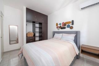 The Smurfs Townhome. Pool / FREE parking. - 9