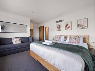 Whale Watch Augusta Family Retreat - 8