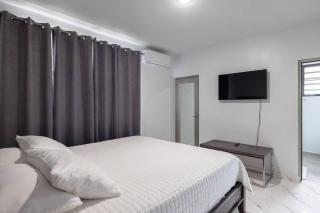 Ramey Cir D, near airport, beaches W/KING Bed. - Aguadilla - 9
