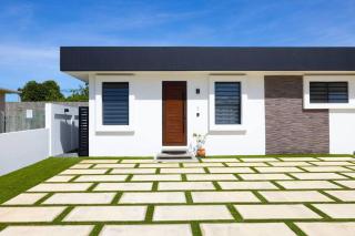 Ramey Cir D, near airport, beaches W/KING Bed. - 2