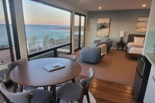 Heathcliff1 Luxury Couples Retreat with Stunning Coastal Views! - Boat Harbour - 4
