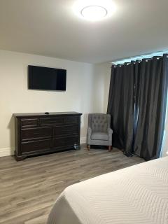 Stylish House W a Media Room Near Downtown Picton - Picton - 1