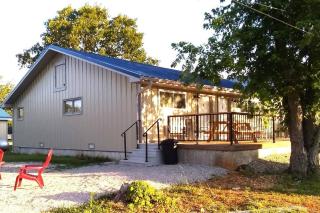 Ozark Hills Lodge Dogwood Suite-pet friendly, 2 miles from Bennett Springs - Lebanon - 3