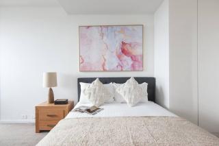 Stylish Studio on 28th Floor with Panoramic Views - Melbourne - 9