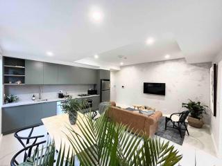 lBrand New beachside 2BR apt in prime Location - 2