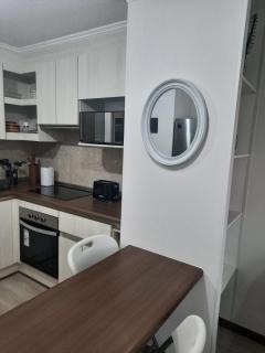 Acogedor Departamento Central con Piscina, Estacionamiento Privado y Más - 4