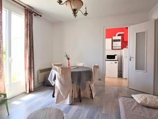 Appartement lumineux pour famille à Royan, quartier calme près du marché, balcon et parking gratuit - FR-1-738-26 - Royan - 2