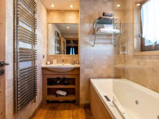 Charmant appartement au cœur de Courchevel 1850, 73m², 4 pers, proche pistes, balcon, hammam, WiFi - FR-1-631-164 - 2