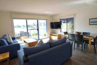 Captains Cove Resort - Waterfront Apartments - Paynesville - 4