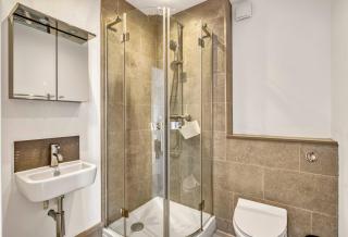 Modern Penthouse in Wembley - 3