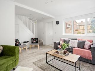 Large Modern Family Home Windsor - Windsor - 0