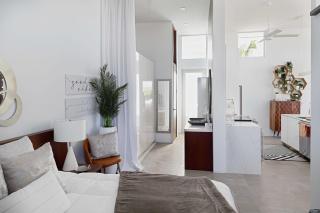White Villas - Romantic Getaway - Oceanside Large Modern Studio with Pool, 500ft from Long Bay Beach - 1