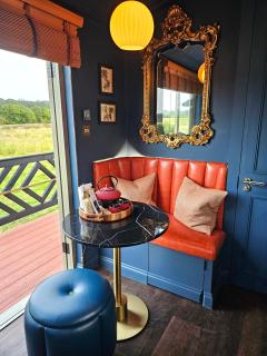 Lavish Country Retreat 30mins Taxi Ride From West London - Chessington - 1