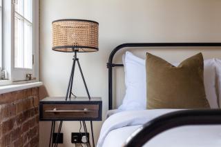 Newly Refurbished Warehouse Cnv 2BR Apt Bermondsey - 1