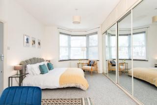 Ground Floor En-Suite Room with a Private Kitchen and Parking in a 5-Bedroom House at Hanwell - Hanwell - 0
