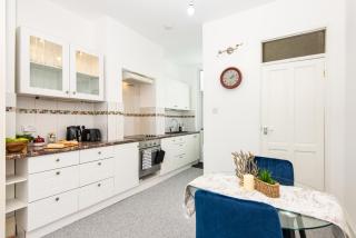 Ground Floor En-Suite Room with a Private Kitchen and Parking in a 5-Bedroom House at Hanwell - Hanwell - 6
