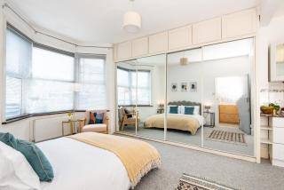 Ground Floor En-Suite Room with a Private Kitchen and Parking in a 5-Bedroom House at Hanwell - Hanwell - 2