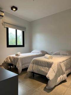 MODERNO DEPARTAMENTO PARA 3-4 PERSONAS, MUY BIEN UBICADO - Santiago del Estero - 1