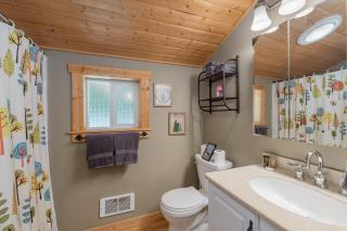 Lil Bigfoot Chalet by NW Comfy Cabins - 1