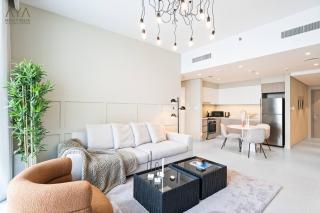 Elegant Luxury Apartment with Stunning Lake Views in Dubai Creek Harbour By ĀYA Boutique - 2