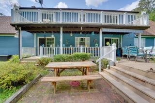 Pittsfield Home with Deck - 12 Mi to Jiminy Peak! - 0