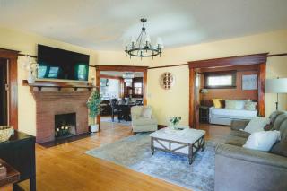 1907 Stone House - King Bed, Office, Crib, Toys - 2