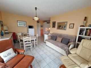 Chatelaillon-Plage Centre-Ville: Apt 4 pers, balcon, parking, piscine, wifi - FR-1-706-21 - 7