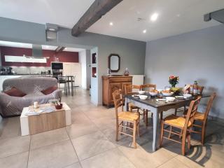 Gîte de charme avec terrasse, jardin et jeux - tout inclus, lits faits, linge fourni à Saint-Galmier - FR-1-496-300 - Saint-Galmier - 8