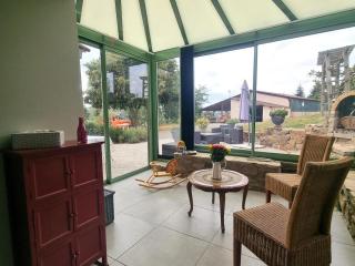 Gîte de charme avec terrasse, jardin et jeux - tout inclus, lits faits, linge fourni à Saint-Galmier - FR-1-496-300 - Saint-Galmier - 4