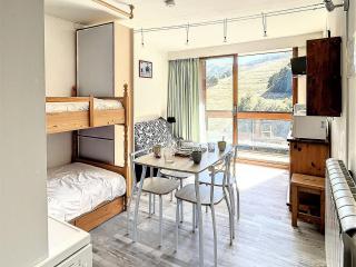 Studio lumineux avec balcon, accès direct aux pistes, piscine chauffée, WIFI gratuit - FR-1-267-233 - 2